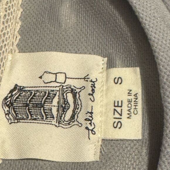 ANTHROPOLOGIE | Lili’s Closet | Women Small gray‎ polka dot pleated cuff top - Picture 4 of 7